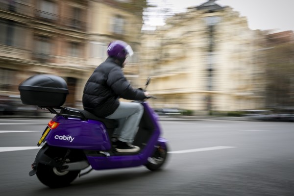 Cabify desembarca en el negocio del ‘motosharing’ en València con flota propia de 200 motos