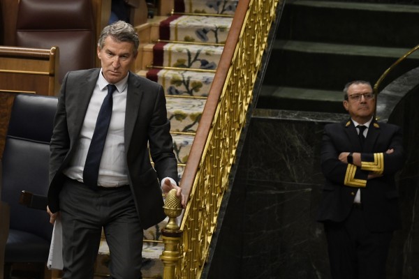 La última encuesta del CIS sitúa al PP tres puntos por delante del PSOE en intención directa de voto
