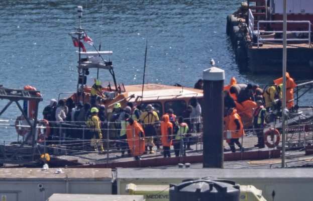 El Gobierno se reunirá con las CCAA el 28 de abril para abordar el reparto de menores migrantes no acompañados