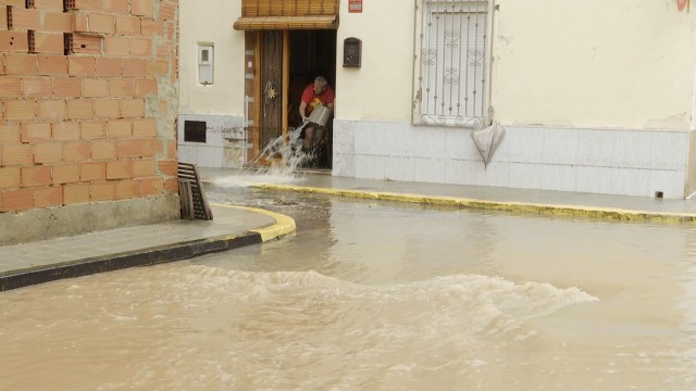 Cheste, incomunicada por vías principales de acceso y con problemas de suministro de luz
