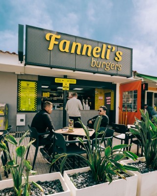 Fanneli's Burger amplía su oferta en las Marinas: abre en Benidorm y Dénia