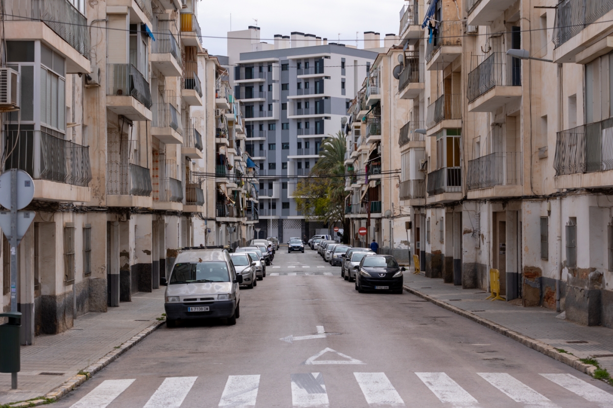 Nuevos y viejos inmuebles, desde la calle Palombar - - Foto: PEPE OLIVARES Nuevos y viejos inmuebles, desde la calle Palombar -