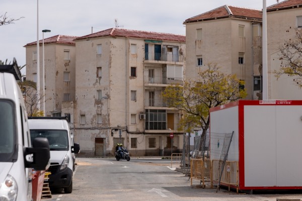 El esperado derribo de los viejos bloques de San Antón en Elche cambia de empresa por un plan de igualdad