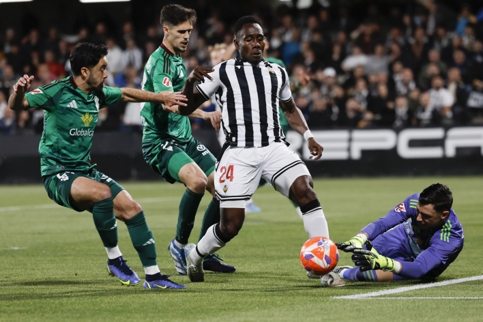 Camara, en un lance del partido ante el Albacete. - Foto: CARME RIPOLLÉS