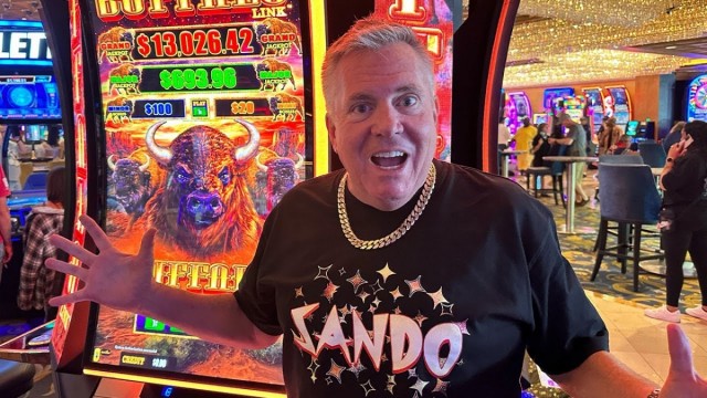 Matt, un tipo que se está enriqueciendo perdiendo en los casinos, pero emitiéndolo por YouTube