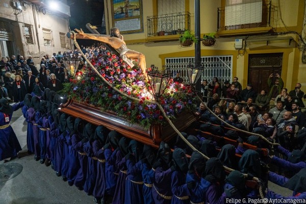El Vía Crucis del Cristo del Socorro da la bienvenida a la Semana Santa en Cartagena con la primera procesión de España