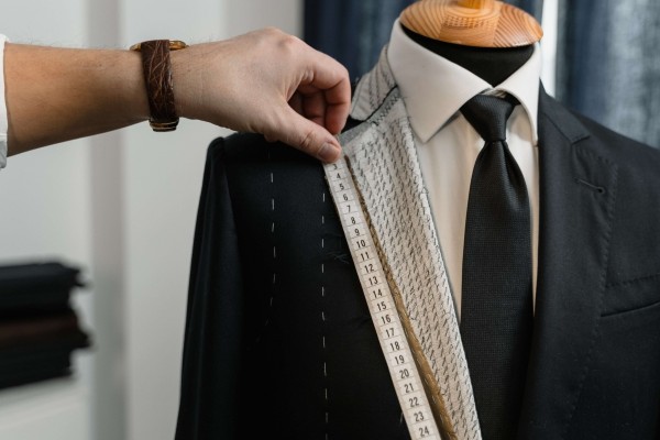 La sastrería perdura en Murcia frente a la era del 'fast-fashion': 