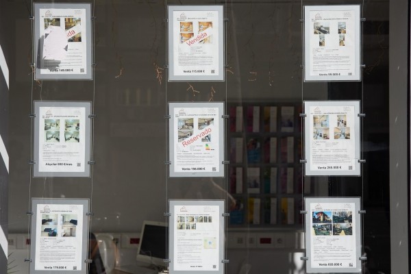 Una familia murciana necesitaría ahorrar todos los ingresos durante cuatro años para poder comprar una vivienda