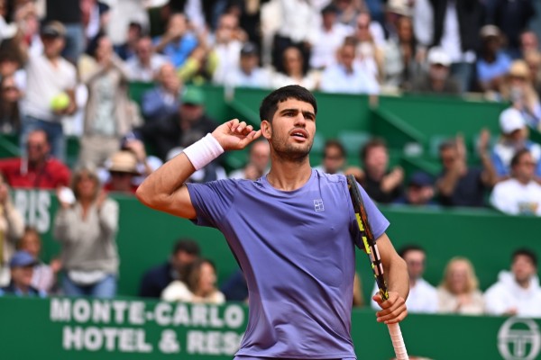 Un resiliente Alcaraz vence una tremenda batalla ante Fils y buscará la final de Montecarlo ante Davidovich