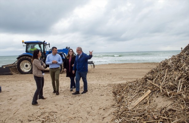Diputació intensifica los trabajos para la puesta a punto de las playas tras la Dana de cara a Semana Santa