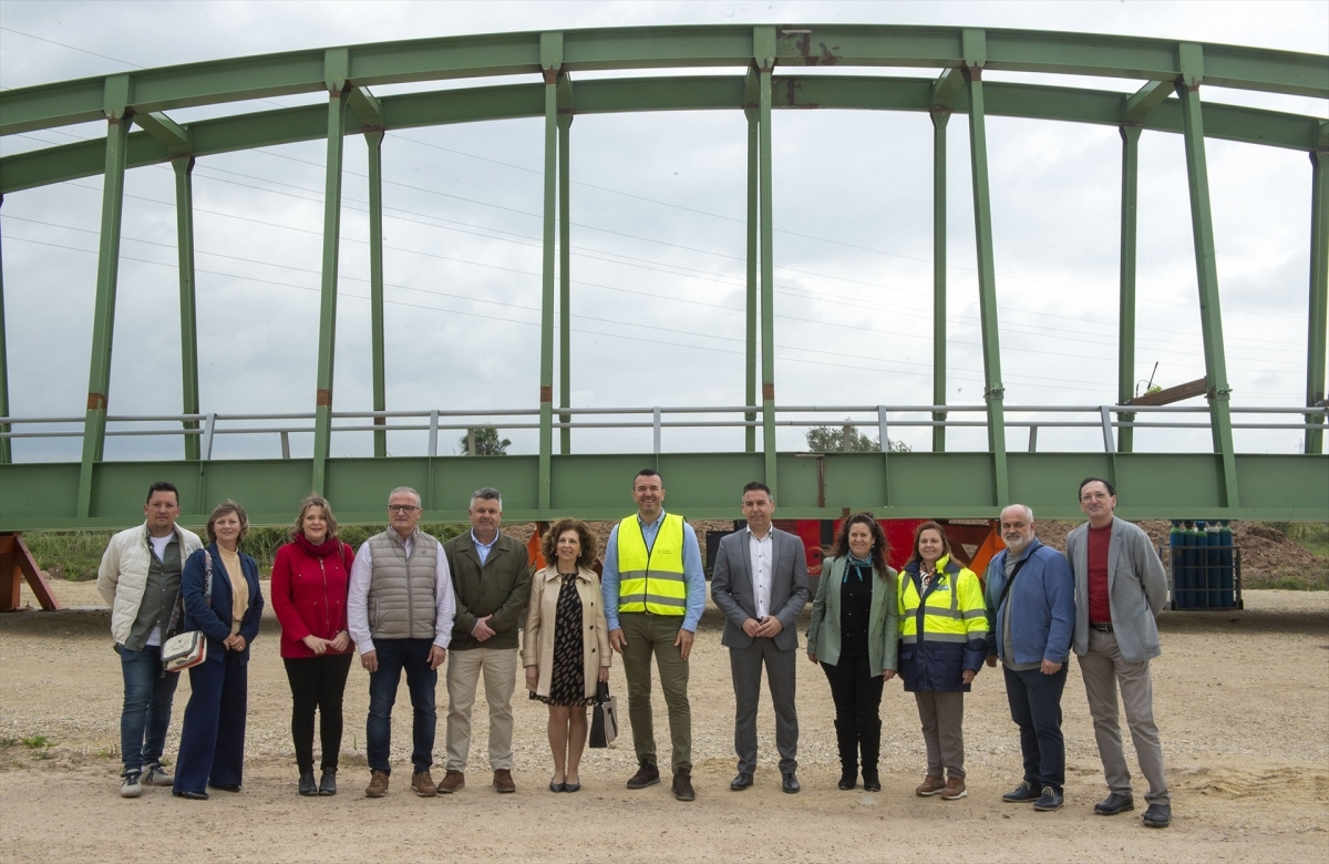 La pasarela peatonal que cruzará la A-38 entre Sueca y Fortaleny estará plenamente operativa en junio