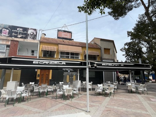 Los comercios de Archena podrán instalar mesas y sillas en la vía pública durante Semana Santa sin abonar la tasa municipal 