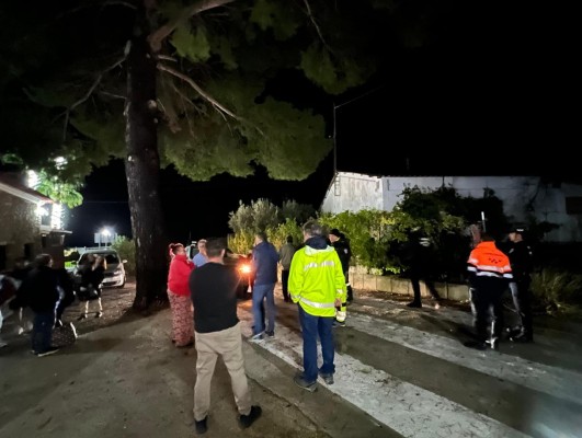 Servicios de emergencias desalojan el camping de Moratalla ante la previsión de crecida del río