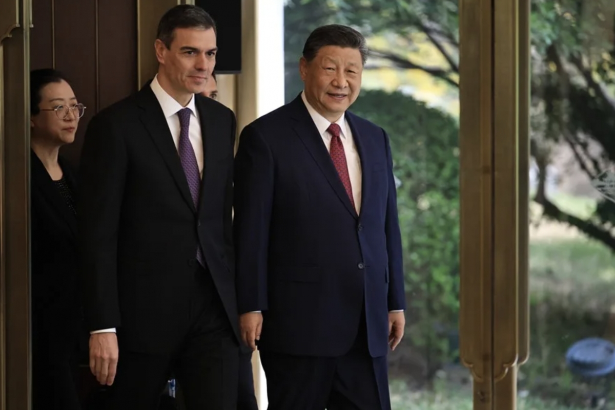El Gobierno cree que el viaje de Sánchez a China marca identidad propia y descoloca al PP