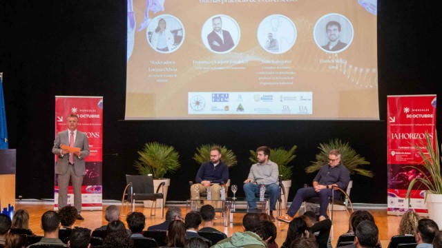 Benidorm debate sobre la IA en turismo y los expertos sentencian: no elimina puestos de trabajo