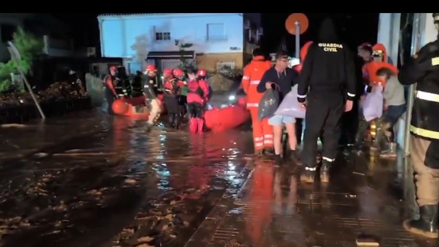 La UME se despliega en Requena, Utiel, Xirivella y Alaquàs
