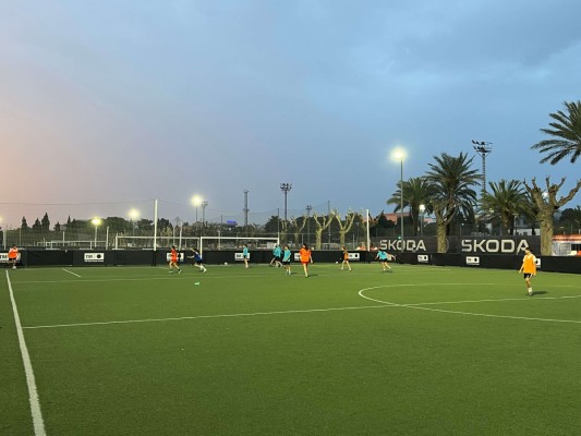Arrels, el combinado de jugadoras de clubes afectados por la Dana, ya está listo para la Valencia Cup Girls 2025