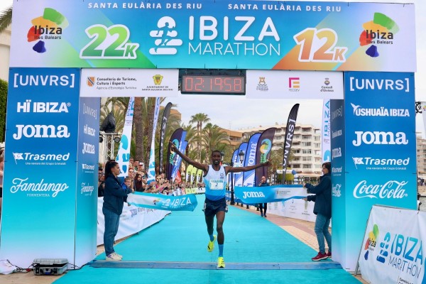 Samson Keiyo y Ruth Hawkins se imponen en la octava edición del Santa Eulària Ibiza Marathon
