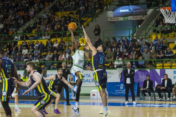 El Amics Castelló pierde con claridad en Ourense y sigue sin levantar cabeza 