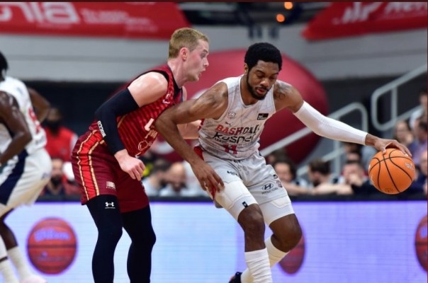 Un sólido Baskonia sigue la estela de los ‘playoffs’ tras vencer al UCAM Murcia (82-91)