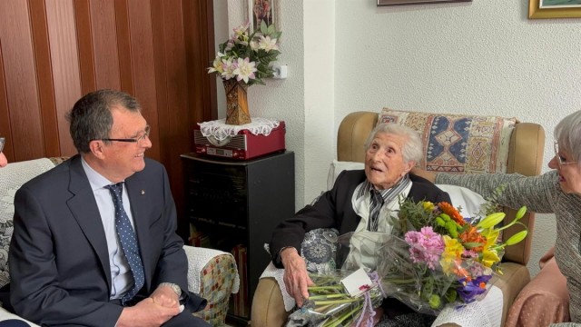 Ballesta visita a 'La abuela de Espinardo': la mujer más longeva de Murcia, celebra sus 110 años