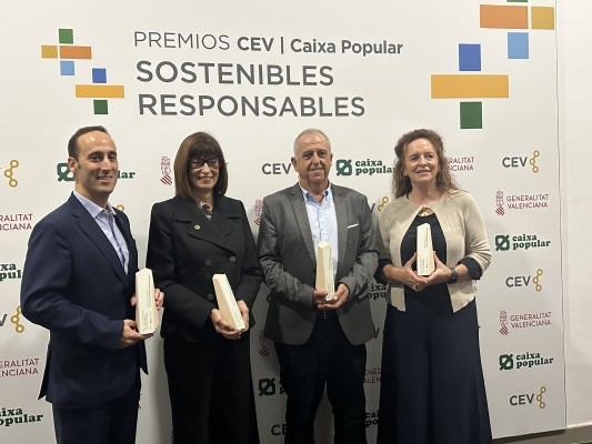 Equipe Cerámicas recoge el premio + Sostenibles + Responsables a la sostenibilidad ambiental