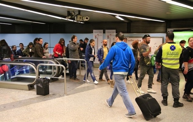 Trenes y metros parados, y rescates en ascensores en Valencia y Castellón por el apagón