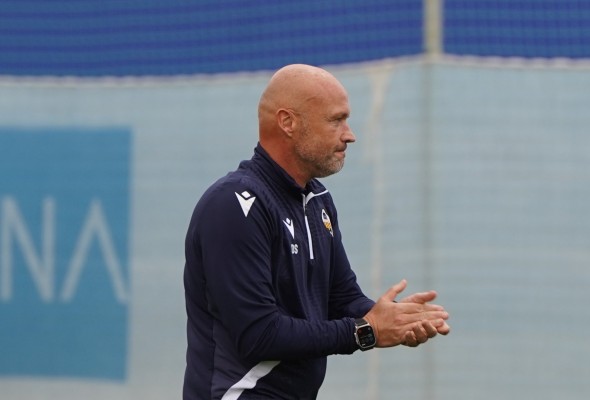 Schreuder: “Espero un partido difícil porque la Copa es una competición totalmente diferente”