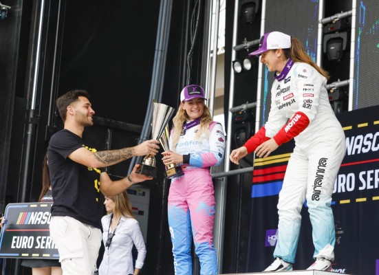  Victoria y liderato para Thomas Krasonis en las carreras de la Nascar Europea en el Circuit