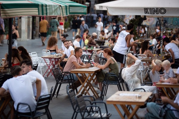 Las ventas del sector servicios aumentan en la Comunitat Valenciana un 2,4% en abril