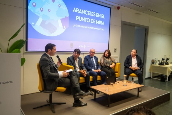 Una semana con aranceles al 10% a EEUU suponen 250.000 euros extra al exportar calzado en Alicante
