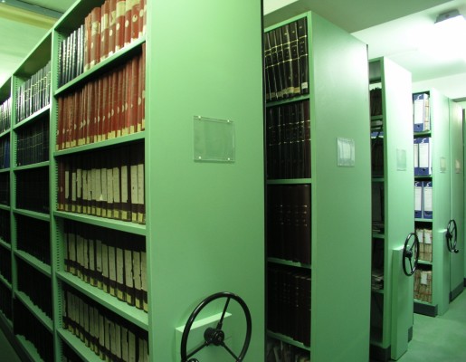 Alcoy guarda su archivo histórico municipal en la caja fuerte del antiguo Banco de España
