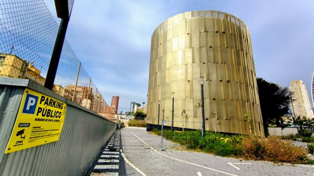 Benidorm mantiene cerrado el nuevo parking de Poniente: el PP asegura que el expediente está en tramitación