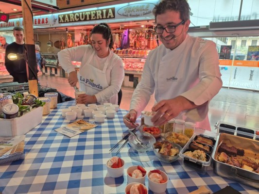 La Fageda ofrece una degustación de sus nuevos sabores de helados en los mercados de Barcelona