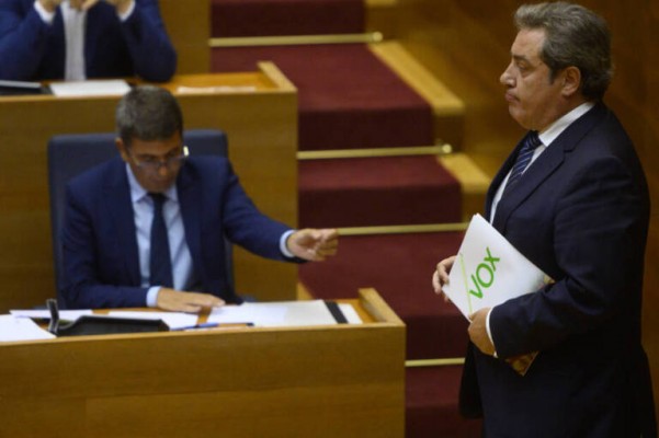 Vox insiste en sus líneas rojas para pactar con Mazón: inmigración ilegal e 