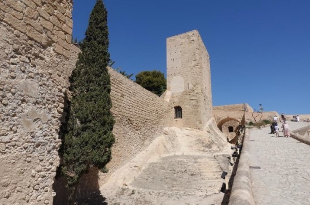 Alicante da 'otro empujón' a la recuperación de Santa Bárbara: 143.000€ para restaurar el Albacar d'Enmig