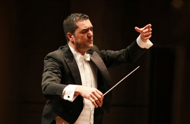 El pianista y director Felipe Aguirre se pone al frente de la Orquesta de Jóvenes de la Región en su 'Concierto de primavera'