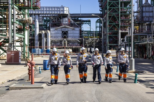 De REPESA a Repsol: 75 años de historia de una refinería que cambió Cartagena