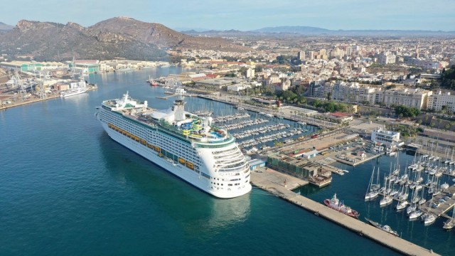 Más de 8.000 cruceristas desembarcan este Miércoles Santo en Cartagena en una jornada histórica