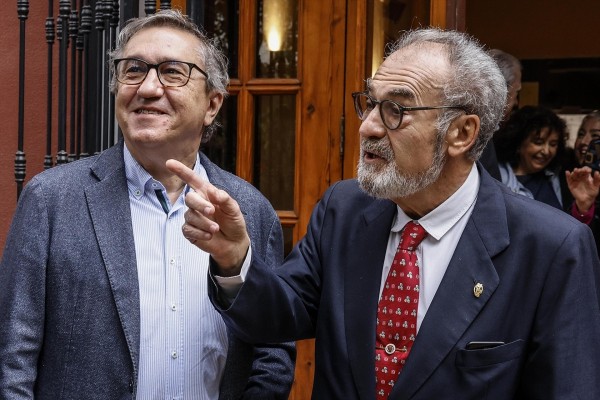 Lozano promete respetar el pluralismo del CVC en una toma de posesión con críticas por haber sido 