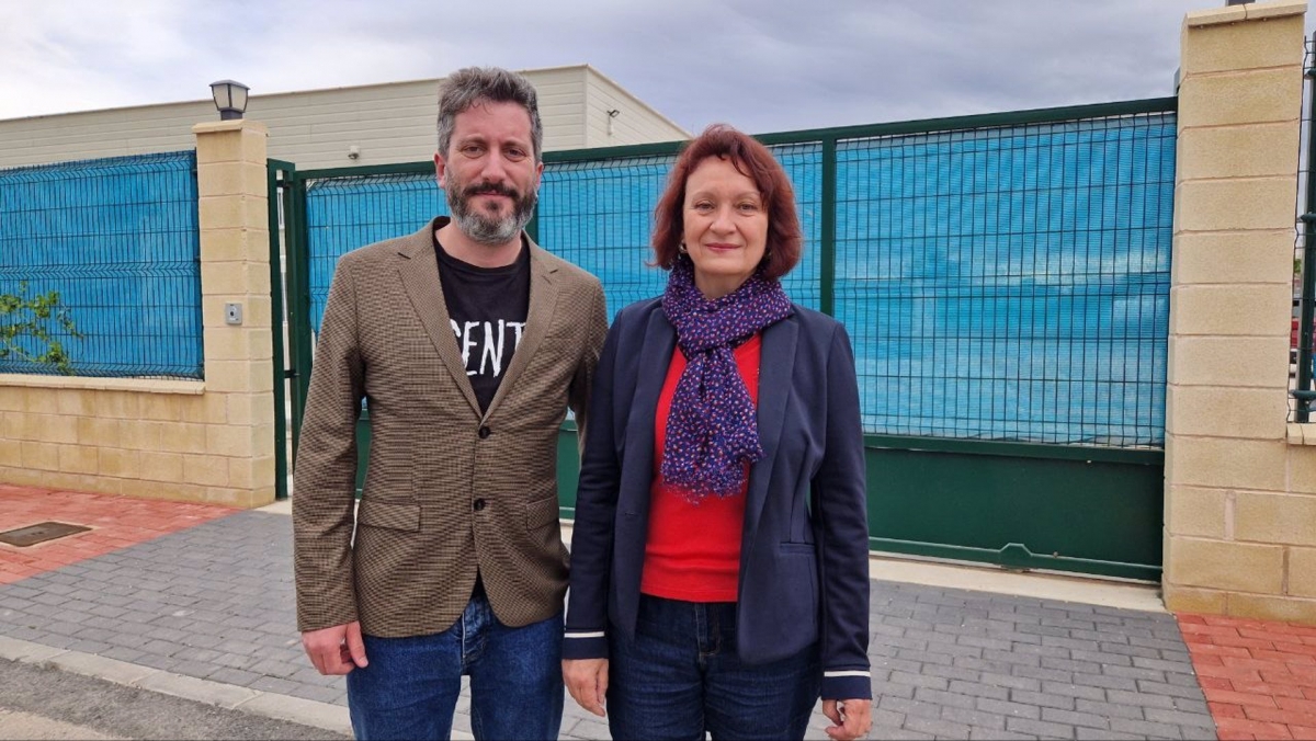 Víctor Egío y María Marín, en el centro de menores de Santa Cruz. - Foto: PODEMOS