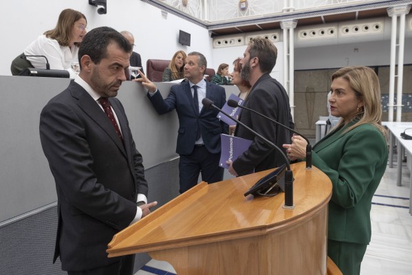La Asamblea Regional abre una comisión de investigación sobre la liquidación del aeropuerto