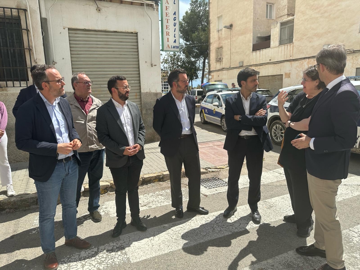 Visita al barrio con los vecinos.