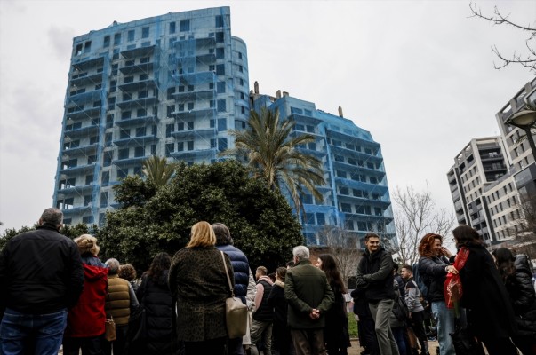 Las piezas de la fachada del edificio de Campanar dañadas por la Dana son 