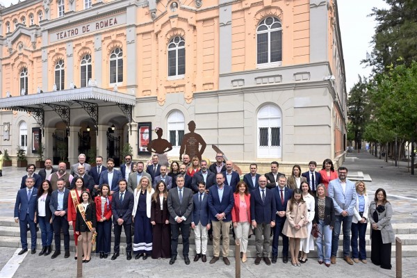 La Carroza del Real, un espectáculo con 200 kilos de confeti y una bebida 'marca Murcia': esta es la programación de las Fiestas de Primavera