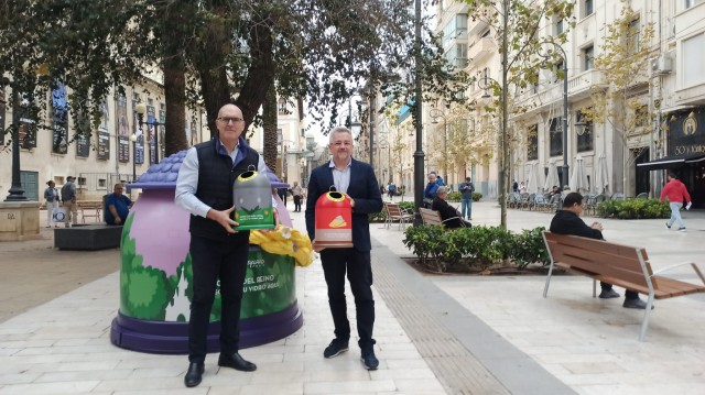 Alicante invita a reciclar vidrio con iglús de Ecovidrio tematizados con personajes Disney