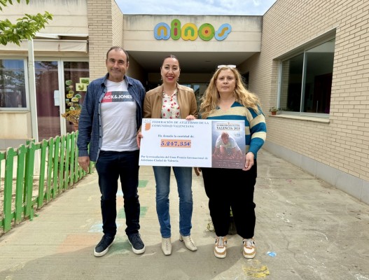 La FACV hace una donación a tres centros educativos 