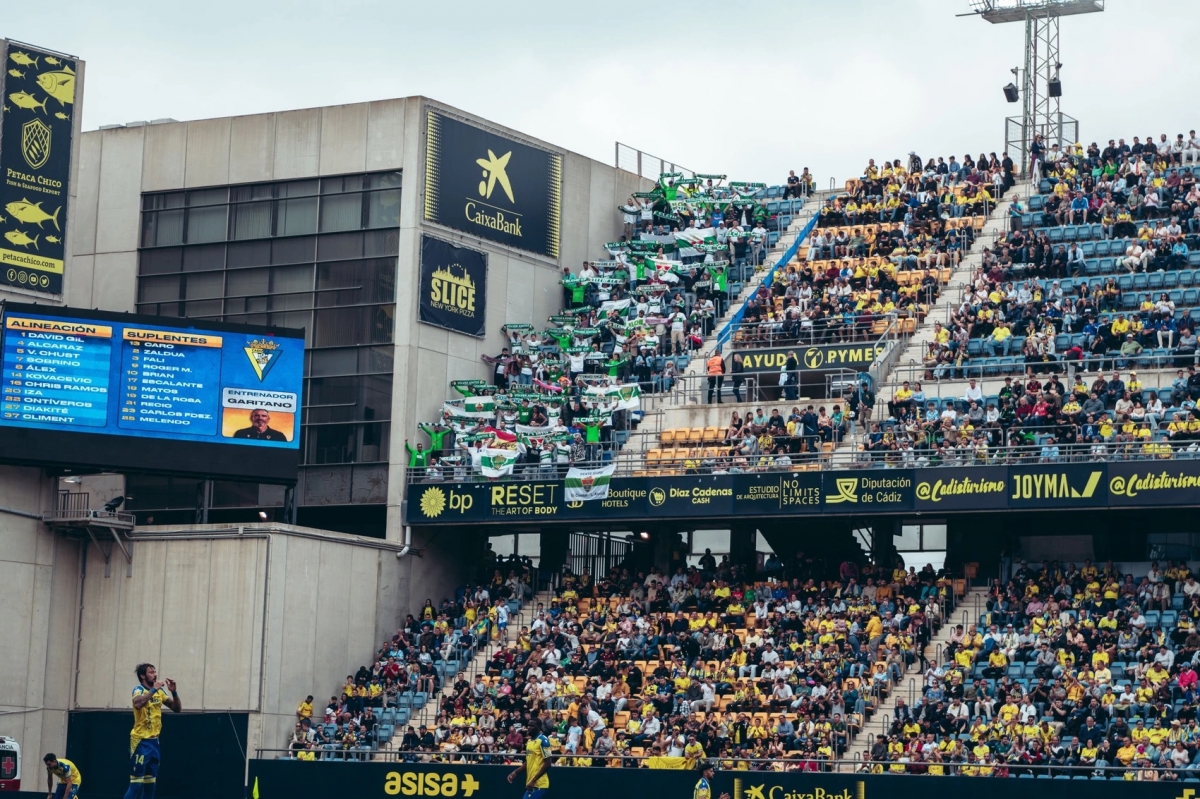 Afición visitante del Elche CF.  - Foto: PLAZA