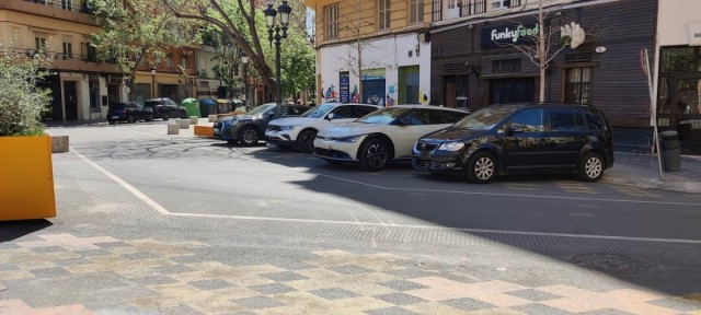 Vecinos de la Petxina rechazan el aparcamiento regulado del Ayuntamiento y exigen la zona verde