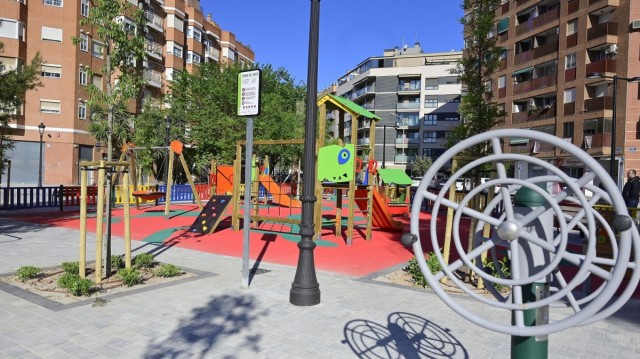 El barrio de Favara estrena su nueva plaza peatonal tras una inversión de cerca de 900.000